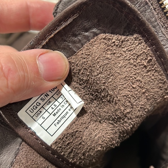 UGG MAAVERIK LODGE BROWN TEXTURED LEATHER BUCKLE BOOTS, WOMEN US 6 - Picture 9 of 10